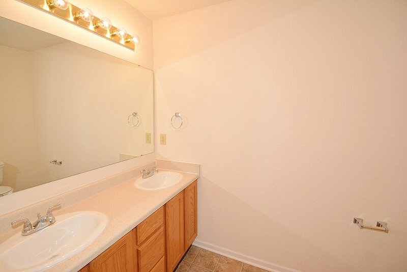 1,450/Mo, 5544 Burning Tree Ct Indianapolis, IN 46239 Master Bathroom View 2