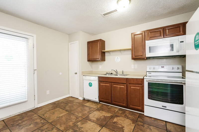 1,595/Mo, 2561 Harvest Moon Dr Greenwood, IN 46143 Kitchen View 3