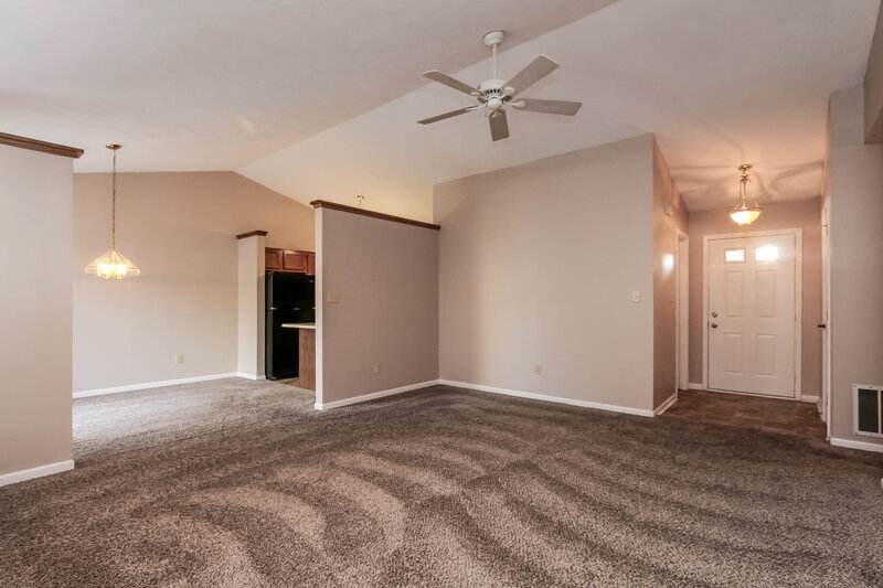 1,460/Mo, 4009 Leslie Ct Franklin, IN 46131 Living Room View 3