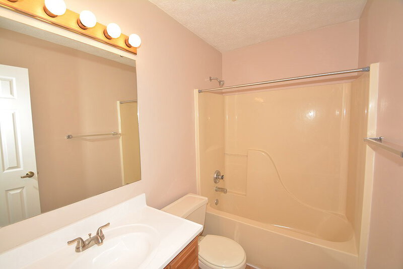 1,460/Mo, 4009 Leslie Ct Franklin, IN 46131 Bathroom View