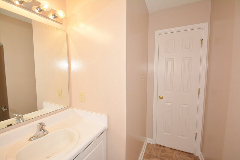 1,820/Mo, 8218 Twin River Dr Indianapolis, IN 46239 Bathroom View