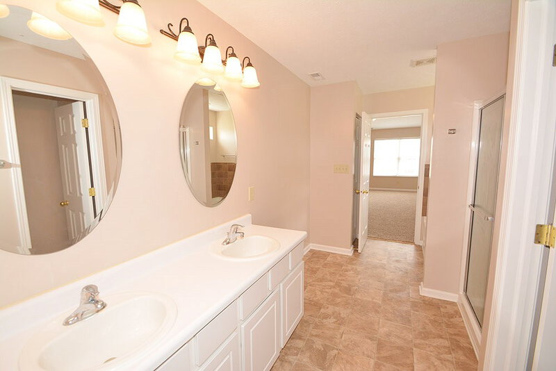 1,820/Mo, 8218 Twin River Dr Indianapolis, IN 46239 Master Bathroom View 3