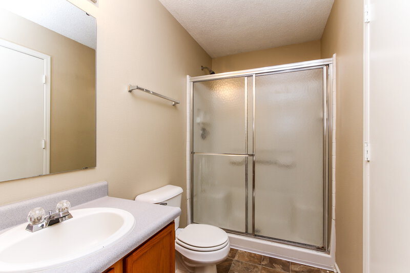 1,560/Mo, 202 Frostwood Ln Greenwood, IN 46143 Bathroom View