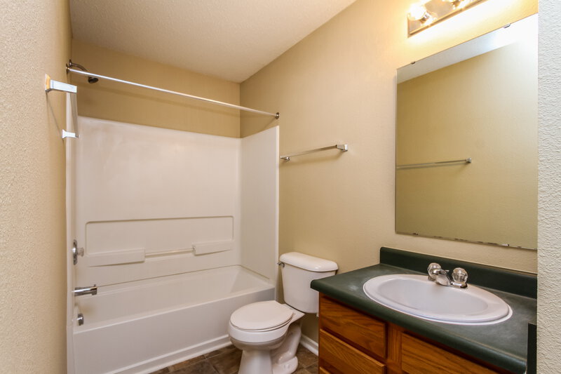 1,805/Mo, 15226 Clear St Noblesville, IN 46060 Bathroom View