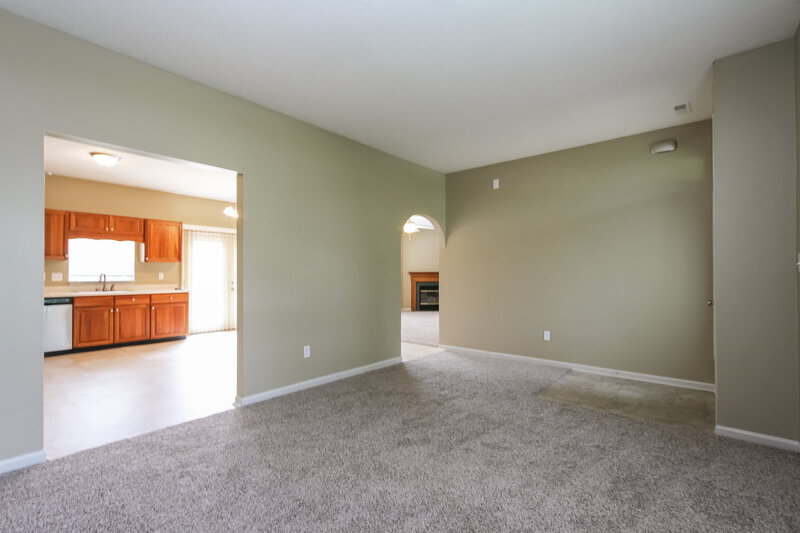 2,540/Mo, 7828 Stratfield Dr Indianapolis, IN 46236 Living Room View