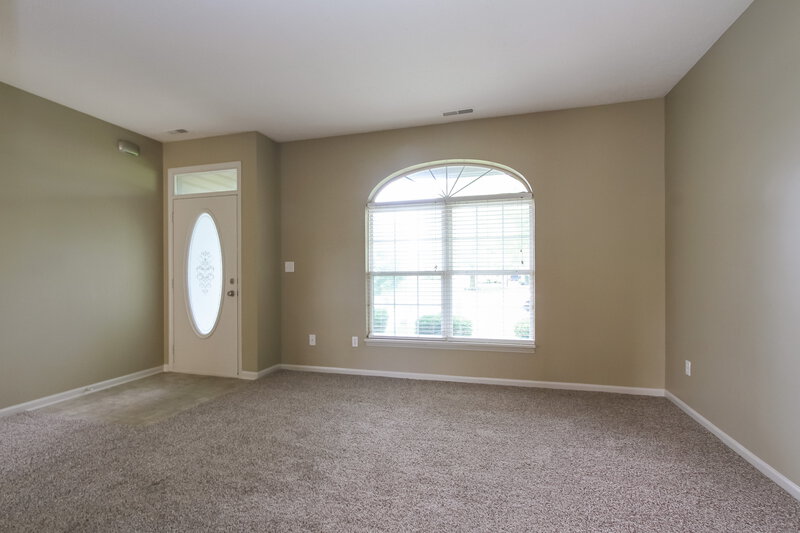 2,540/Mo, 7828 Stratfield Dr Indianapolis, IN 46236 Living Room View 2