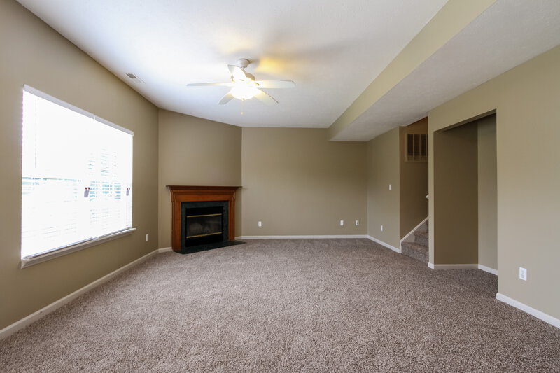 2,540/Mo, 7828 Stratfield Dr Indianapolis, IN 46236 Family Room View 2