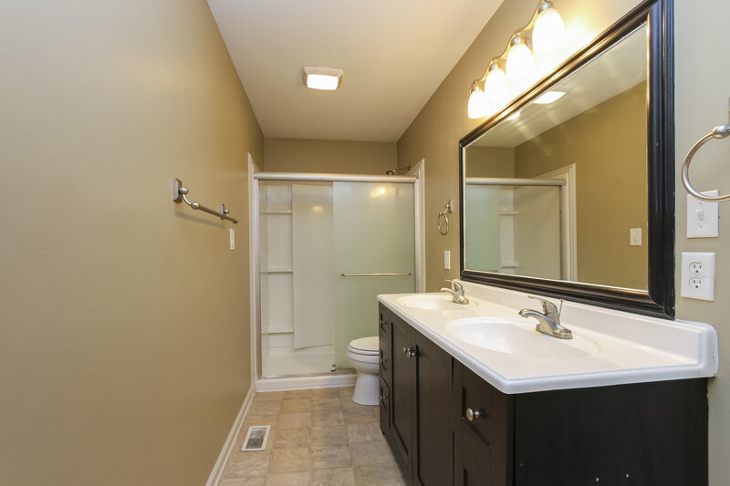 2,540/Mo, 7828 Stratfield Dr Indianapolis, IN 46236 Master Bathroom View