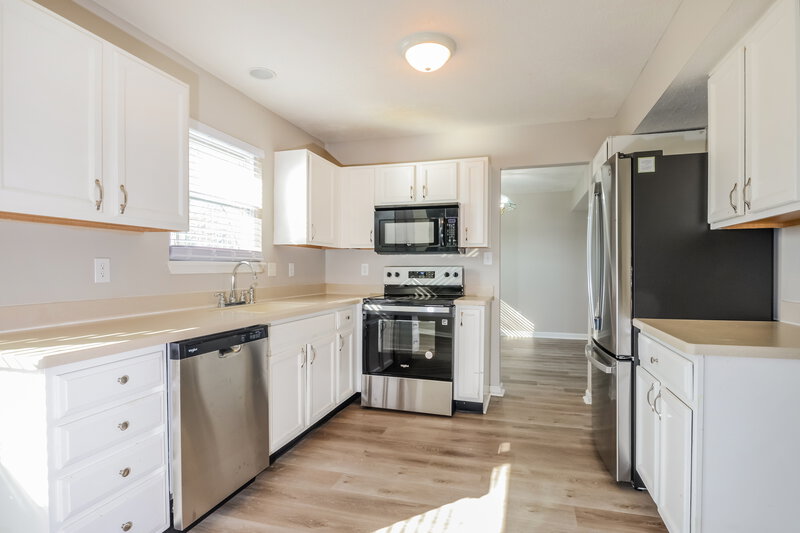 2,485/Mo, 4947 Kilda Dr Greenwood, IN 46142 Kitchen View 2