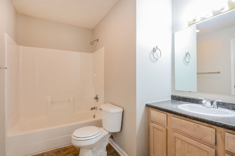2,485/Mo, 4947 Kilda Dr Greenwood, IN 46142 Bathroom View