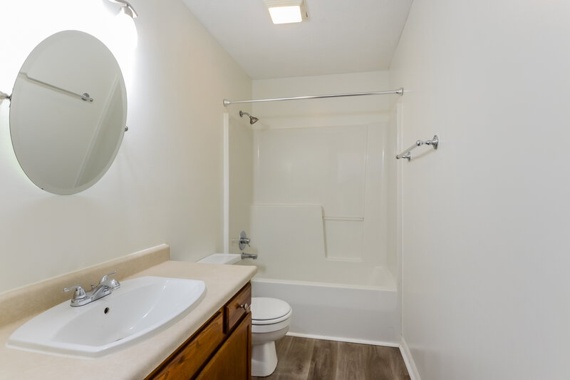 2,480/Mo, 7772 Harcourt Springs Pl Indianapolis, IN 46260 Bathroom View