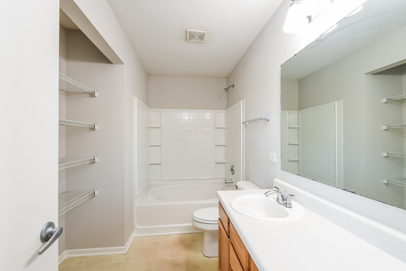 1,975/Mo, 10916 Firefly Ct Indianapolis, IN 46259 Main Bathroom View 2