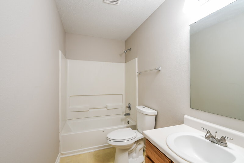 1,975/Mo, 10916 Firefly Ct Indianapolis, IN 46259 Bathroom View
