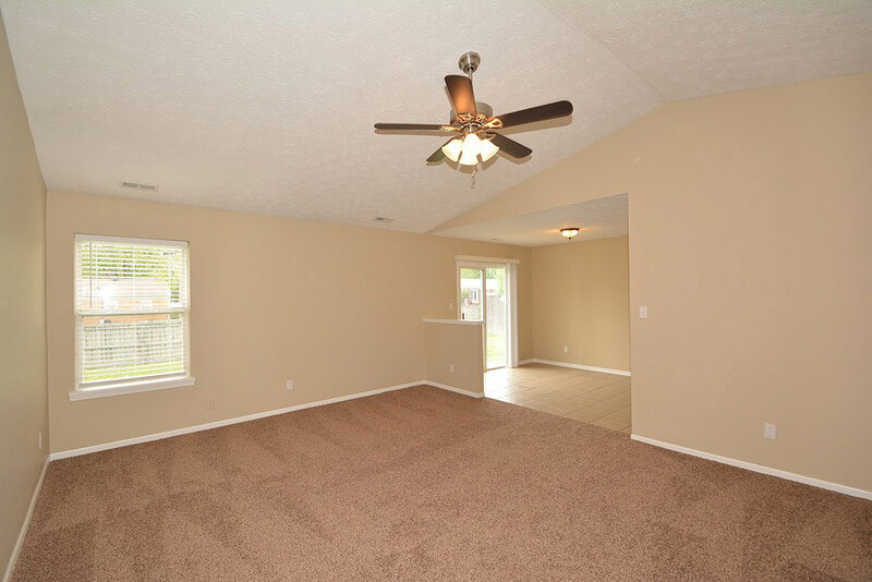 1,775/Mo, 140 Park Place Blvd Avon, IN 46123 Family Room View 2