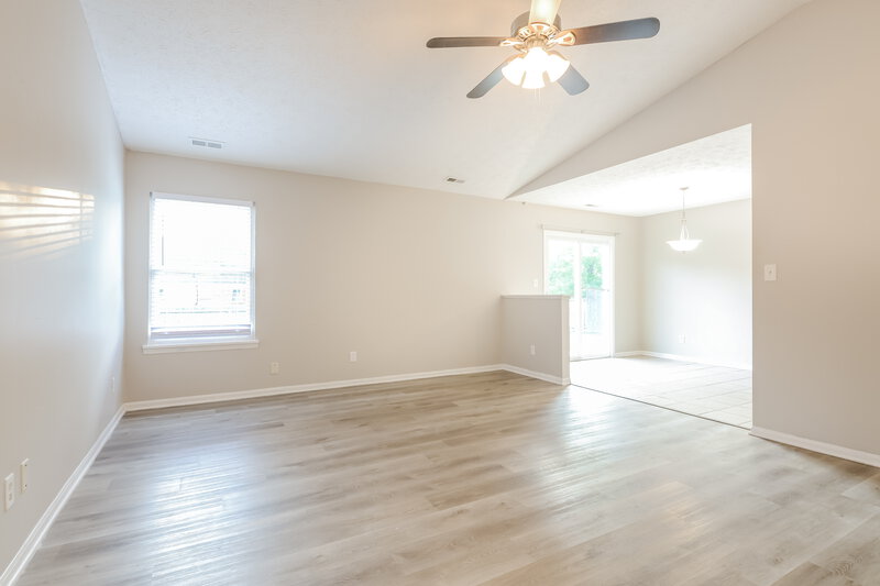 1,860/Mo, 140 Park Place Blvd Avon, IN 46123 Living Room View