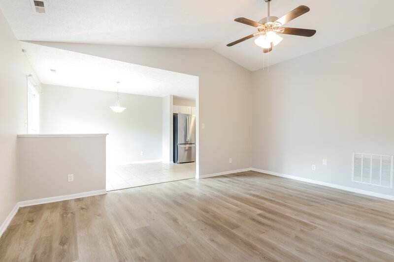 1,860/Mo, 140 Park Place Blvd Avon, IN 46123 Living Room View 2