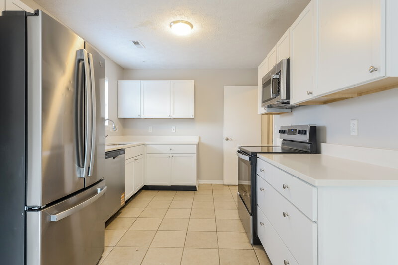 1,860/Mo, 140 Park Place Blvd Avon, IN 46123 Kitchen View