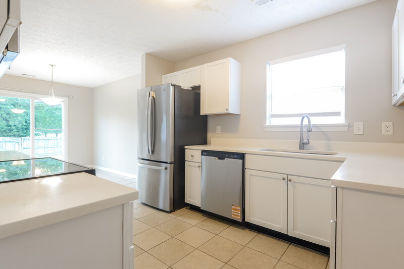 1,860/Mo, 140 Park Place Blvd Avon, IN 46123 Kitchen View 2