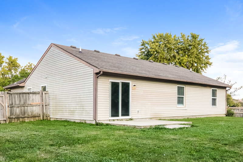 1,860/Mo, 140 Park Place Blvd Avon, IN 46123 Rear View