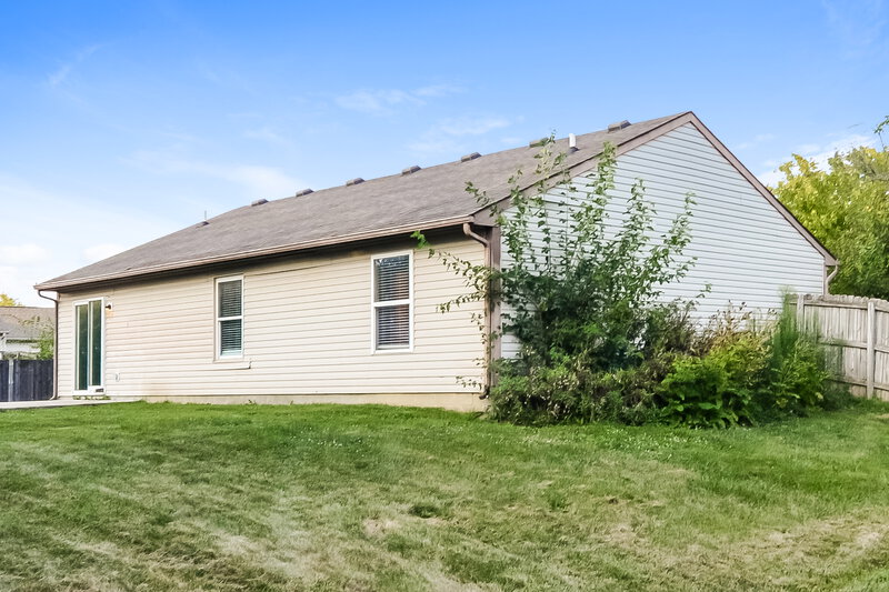 1,860/Mo, 140 Park Place Blvd Avon, IN 46123 Rear View 2