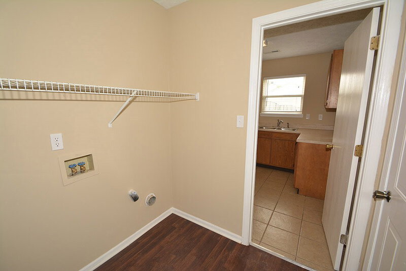 1,775/Mo, 140 Park Place Blvd Avon, IN 46123 Laundry View