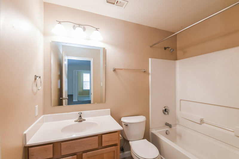 2,100/Mo, 14988 Lovely Dove Ln Noblesville, IN 46060 Bathroom View