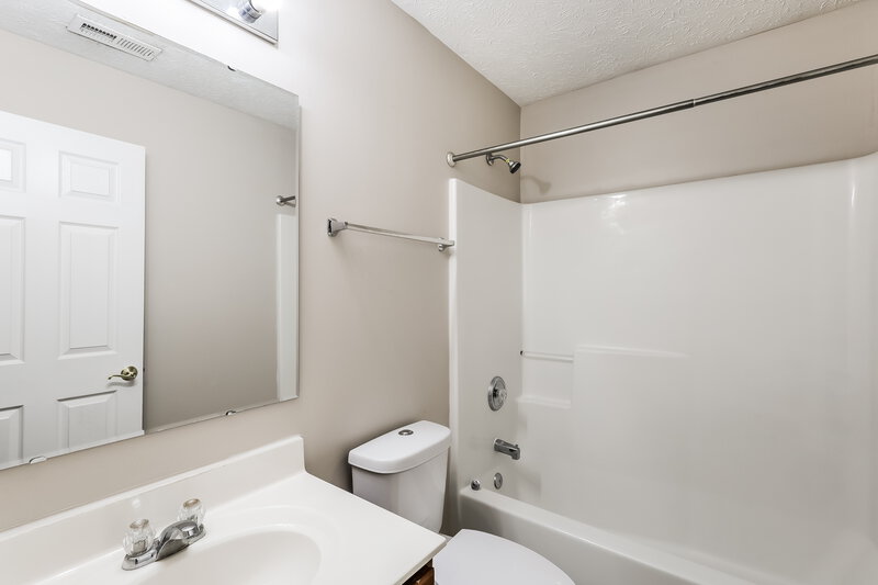 2,135/Mo, 841 Durham Way Greenwood, IN 46143 Bathroom View 2