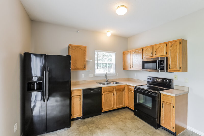2,170/Mo, 8010 Whitaker Valley Blvd Indianapolis, IN 46237 Kitchen View