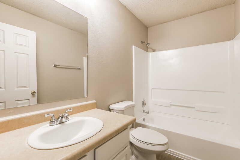 2,170/Mo, 8010 Whitaker Valley Blvd Indianapolis, IN 46237 Bathroom View