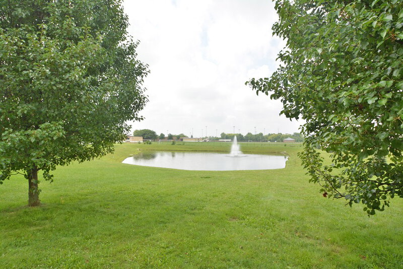 1,705/Mo, 8010 Whitaker Valley Blvd Indianapolis, IN 46237 Yard View