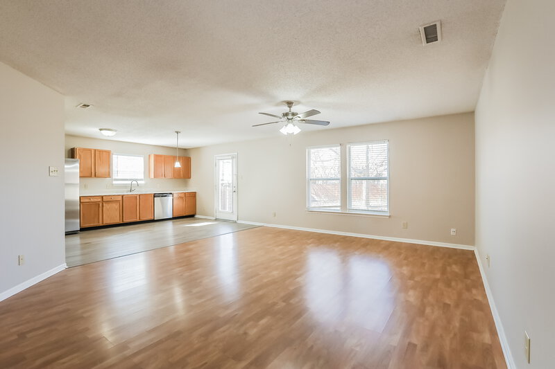 1,850/Mo, 1274 Castleford Ln Indianapolis, IN 46234 Living Room View 2