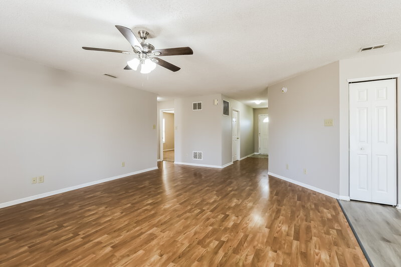 1,850/Mo, 1274 Castleford Ln Indianapolis, IN 46234 Living Room View 3