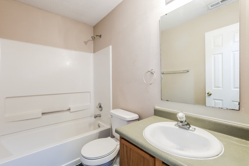 1,850/Mo, 1274 Castleford Ln Indianapolis, IN 46234 Bathroom View