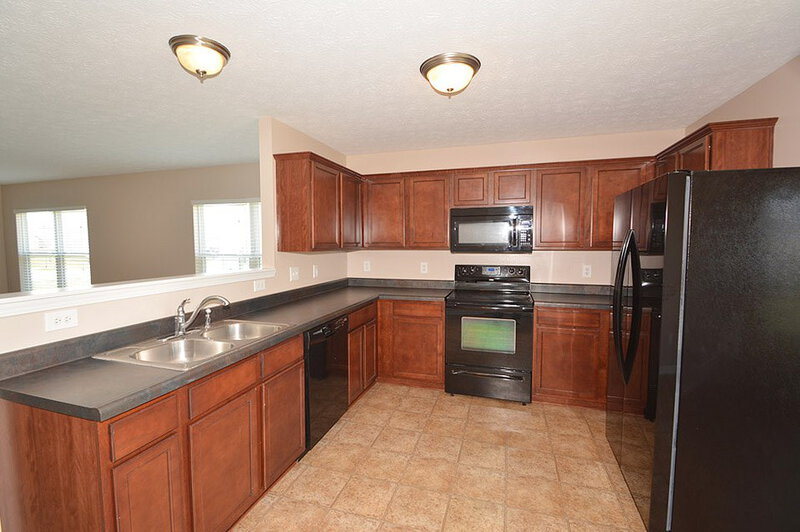 1,585/Mo, 5632 W Stoneview Trl McCordsville, IN 46055 Kitchen View 2