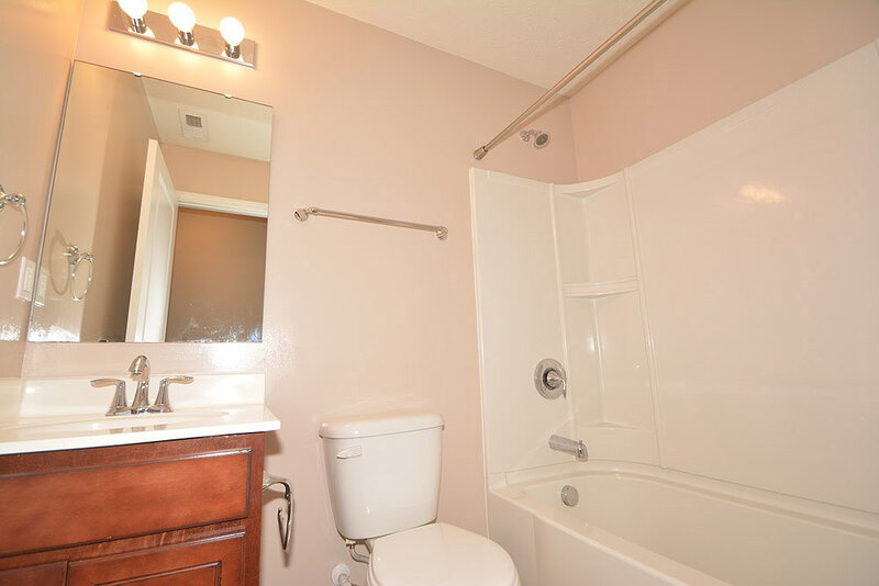 1,585/Mo, 5632 W Stoneview Trl McCordsville, IN 46055 Bathroom View