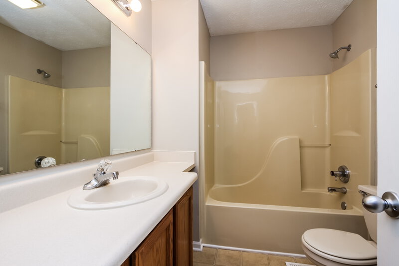 1,785/Mo, 12985 Dellinger Dr Fishers, IN 46038 Bathroom View
