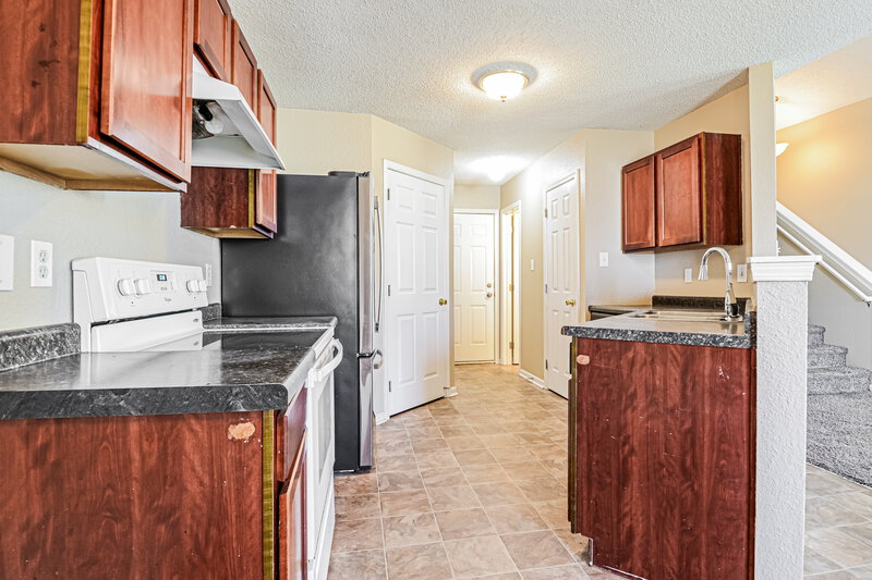 2,300/Mo, 1240 Cutler Ln Greenwood, IN 46143 Kitchen View