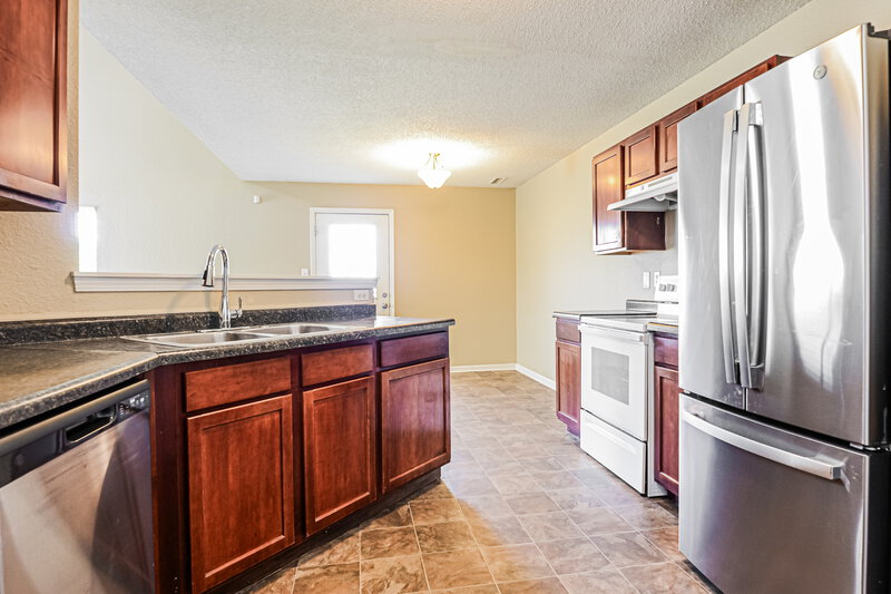 2,300/Mo, 1240 Cutler Ln Greenwood, IN 46143 Kitchen View 2