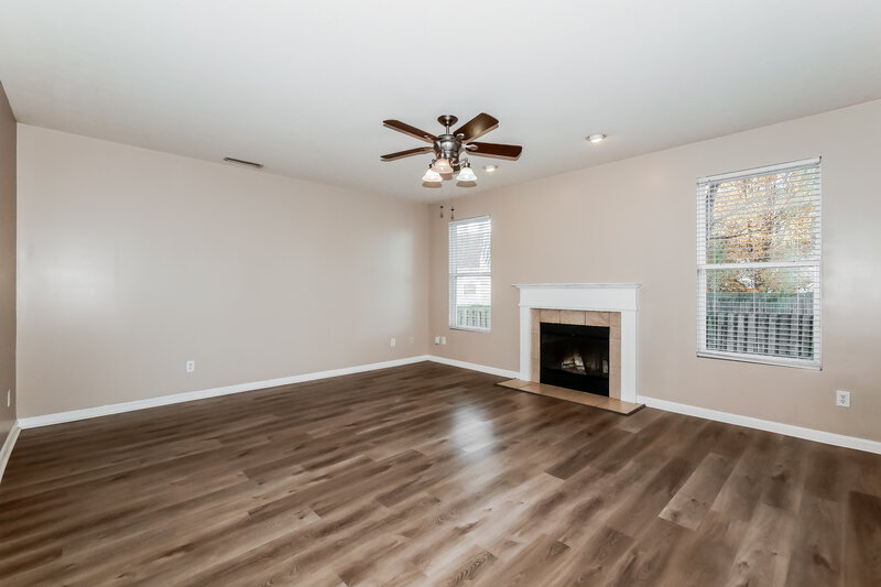 1,895/Mo, 15559 Old Pond Cir Noblesville, IN 46060 Living Room View 2