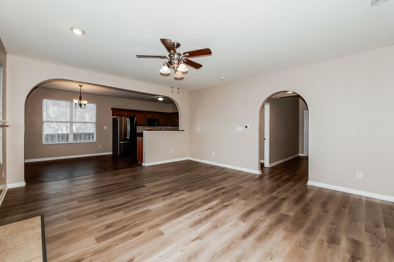 1,895/Mo, 15559 Old Pond Cir Noblesville, IN 46060 Living Room View 3