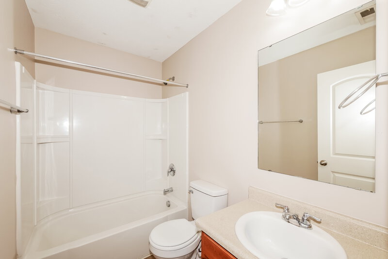 1,895/Mo, 15559 Old Pond Cir Noblesville, IN 46060 Bathroom View