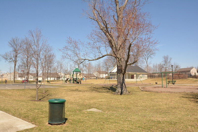 2,380/Mo, 15559 Old Pond Cir Noblesville, IN 46060 Playground View