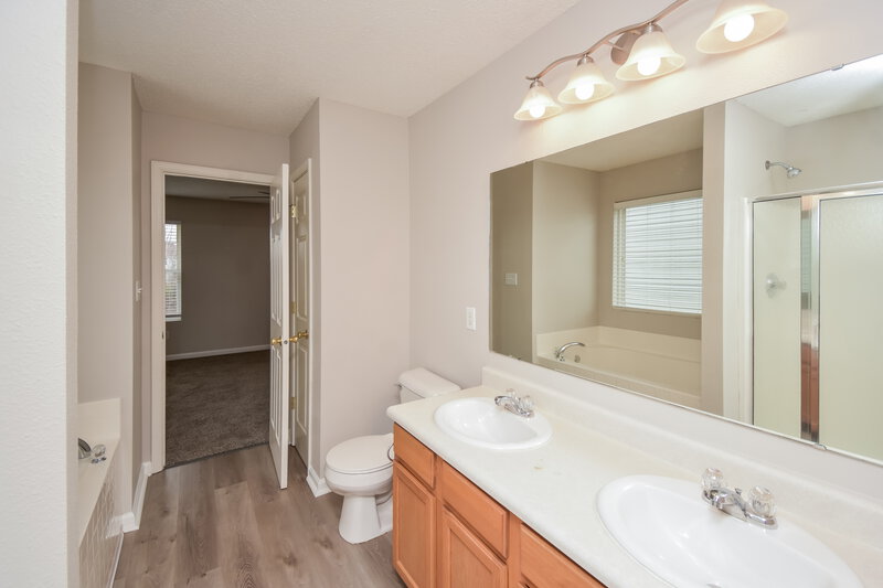 1,925/Mo, 11641 High Grass Dr Indianapolis, IN 46235 Main Bathroom View