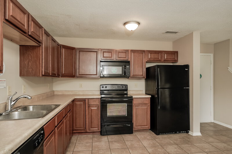 1,650/Mo, 48 Winterwood Dr Greenwood, IN 46143 Kitchen View 2