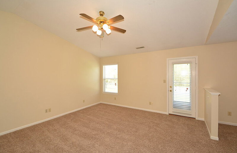 1,330/Mo, 9232 Whitecliff Way Indianapolis, IN 46234 Family Room View 3