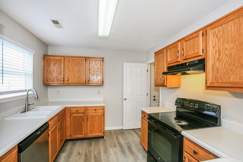 1,835/Mo, 9232 Whitecliff Way Indianapolis, IN 46234 Kitchen View 2