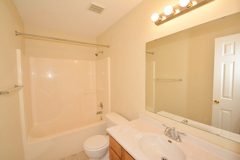 1,330/Mo, 9232 Whitecliff Way Indianapolis, IN 46234 Bathroom View