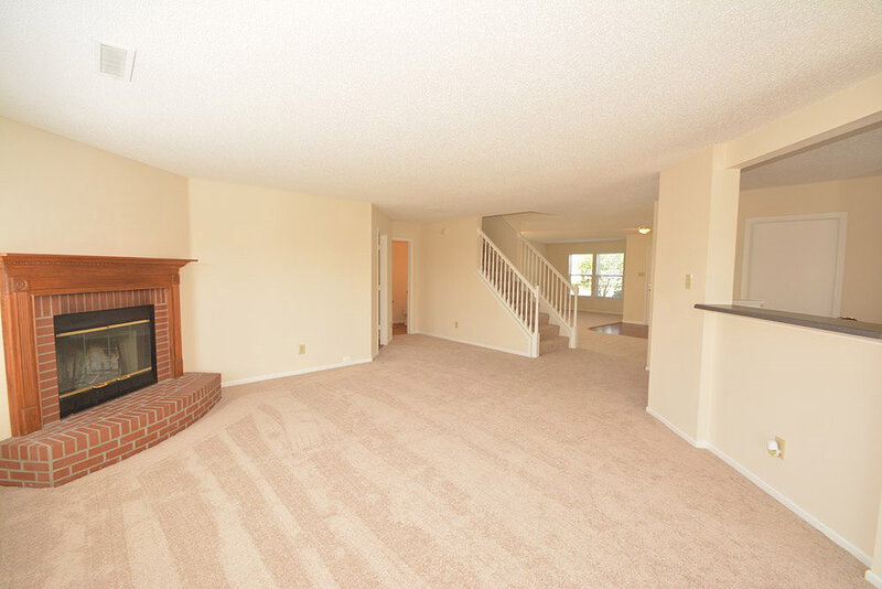 2,560/Mo, 10379 Split Rock Way Indianapolis, IN 46234 Family Room View 3