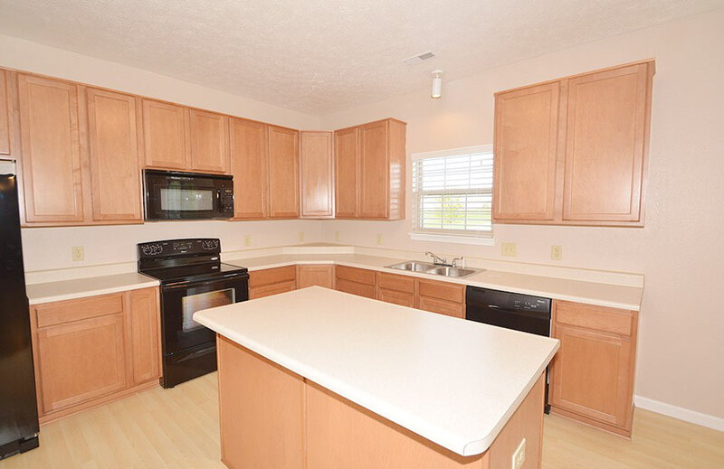 2,150/Mo, 5334 Sandwood Dr Indianapolis, IN 46235 Kitchen View 2