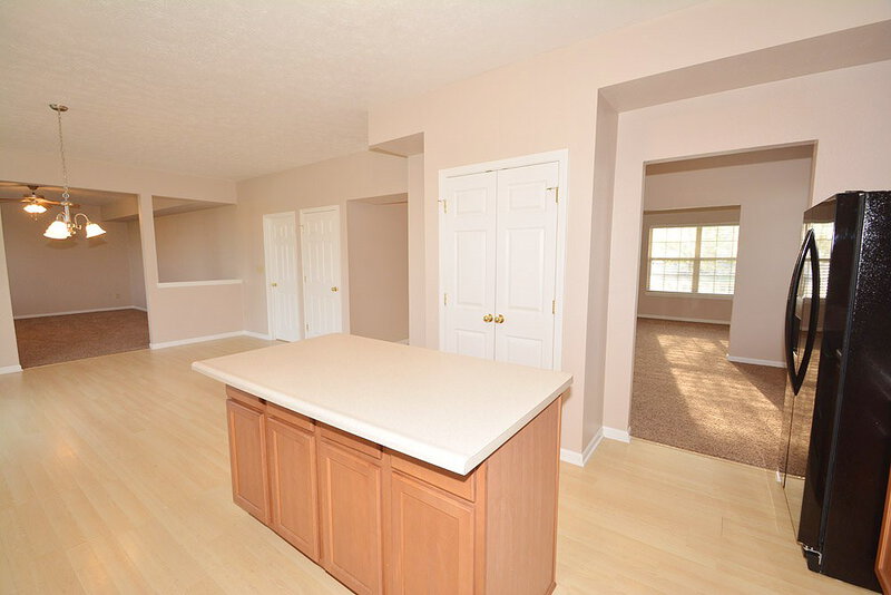 2,150/Mo, 5334 Sandwood Dr Indianapolis, IN 46235 Kitchen View 4